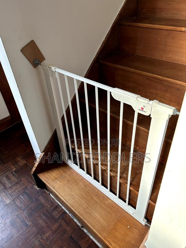 Heavy Duty Child Safety Gate – Metal Frame - thumbnail 2