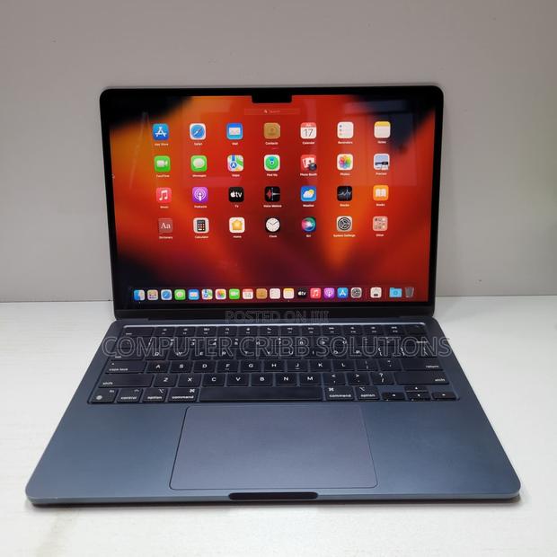 Laptop Apple MacBook Air 2022 M2 8GB Apple M2 SSD 256GB