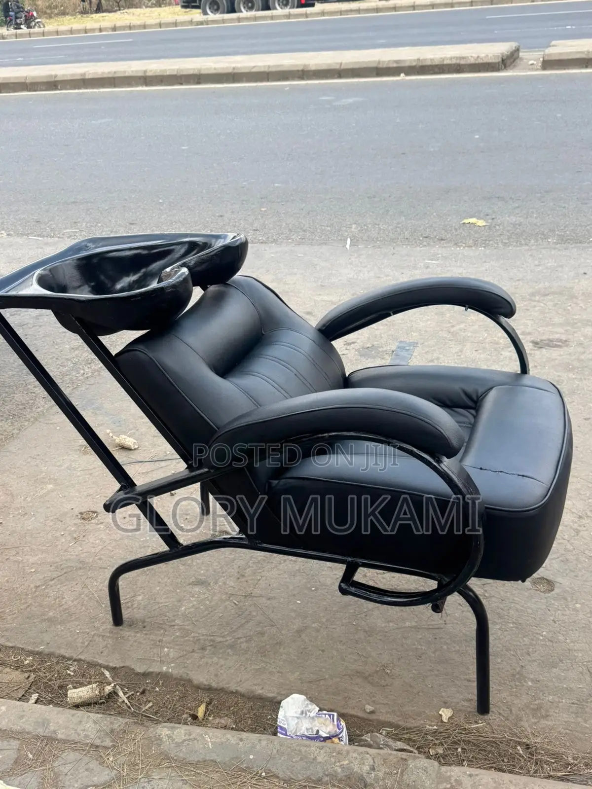 Black Leather Salon Sink Chair
