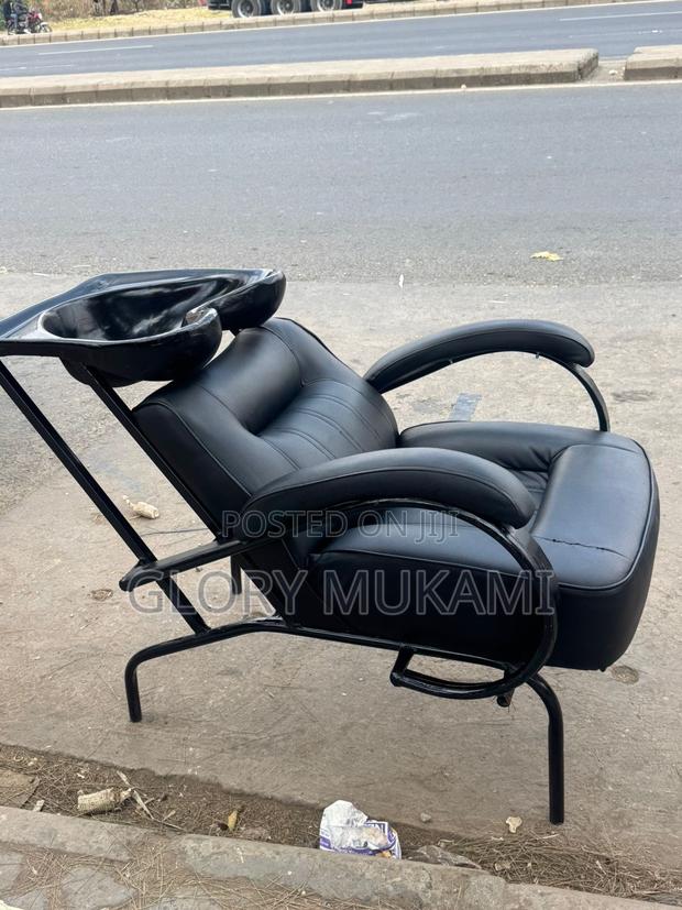Black Leather Salon Sink Chair - main view