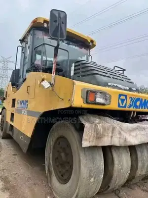 Asphalt Paver, Pneumatic Rollers, Smooth Roller And Sprayers Available