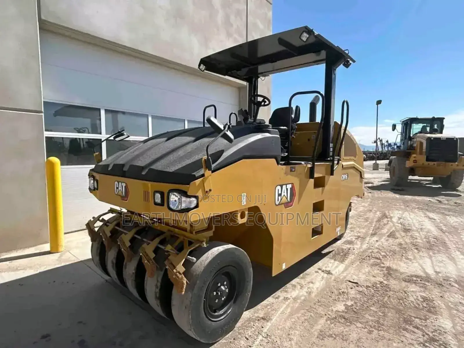 Asphalt Paver, Pneumatic Rollers, Smooth Roller And Sprayers Available