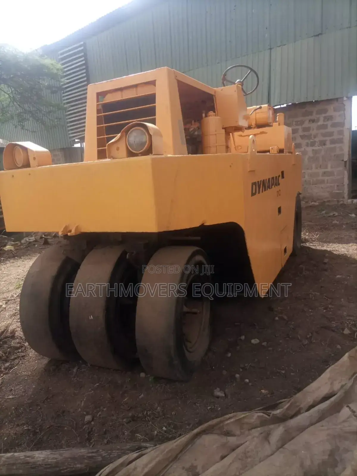 Asphalt Paver, Pneumatic Rollers, Smooth Roller And Sprayers Available