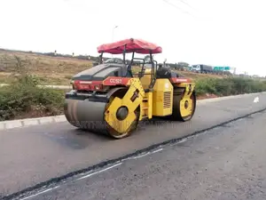 Asphalt Paver, Pneumatic Rollers, Smooth Roller And Sprayers Available