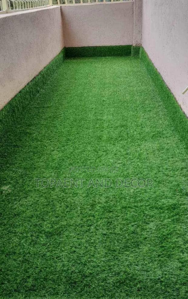Thick Artificial Grass Rug Durable and Easy to Clean - main view