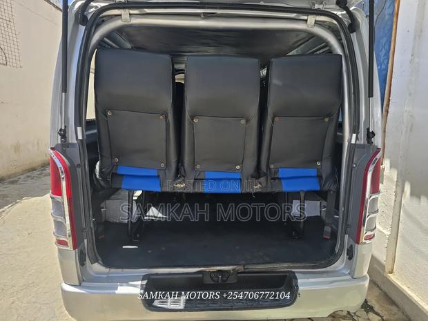 Toyota HiAce 2013 Silver - thumbnail 8
