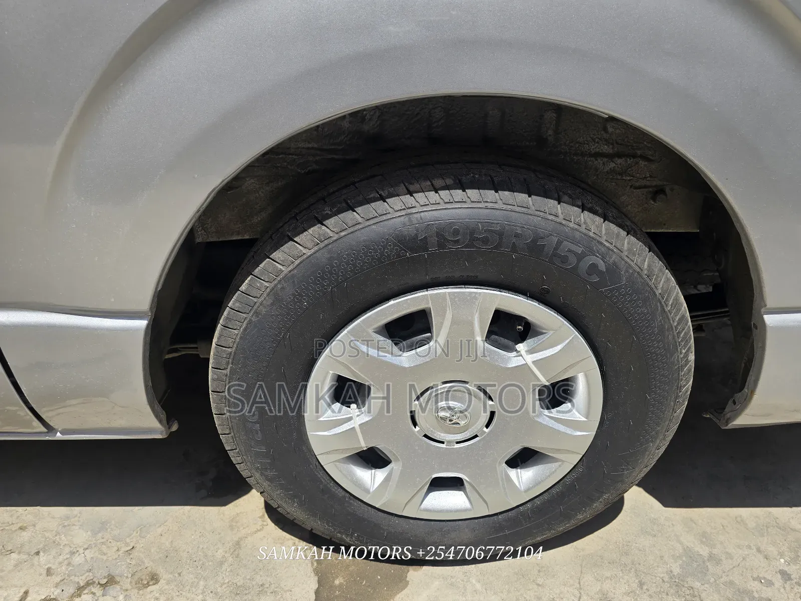Toyota HiAce 2013 Silver