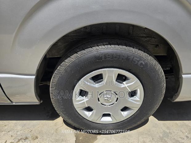 Toyota HiAce 2013 Silver - thumbnail 9