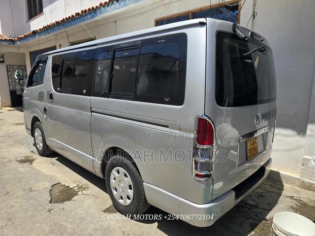 Toyota HiAce 2013 Silver - thumbnail 12