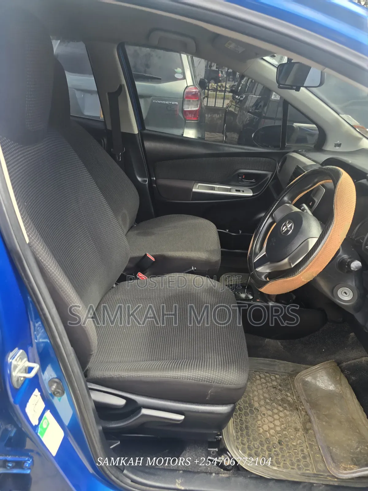 Toyota Vitz 2017 Blue