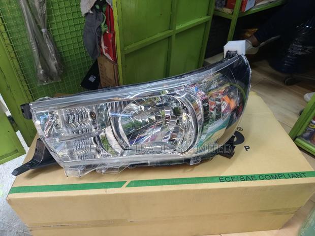 Headlight Hilux Revo