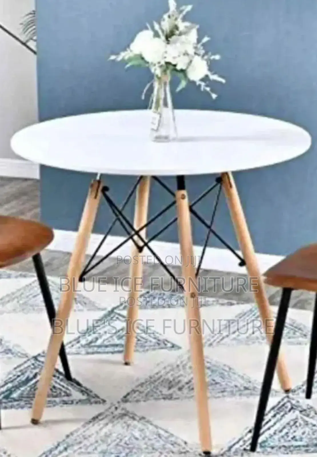 Modern Round Eames Table