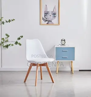 Outdoor Chair; Wood-Leg Plastic Upholstered Chair for Garden or Patio