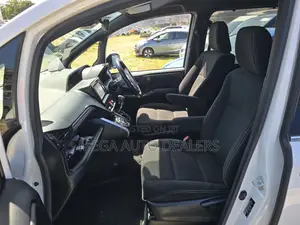 Toyota Esquire 2018 White