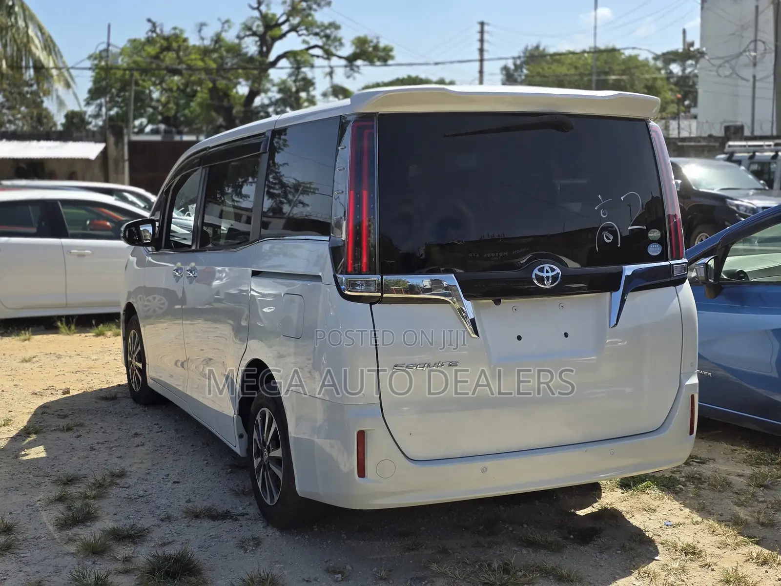 Toyota Esquire 2018 White