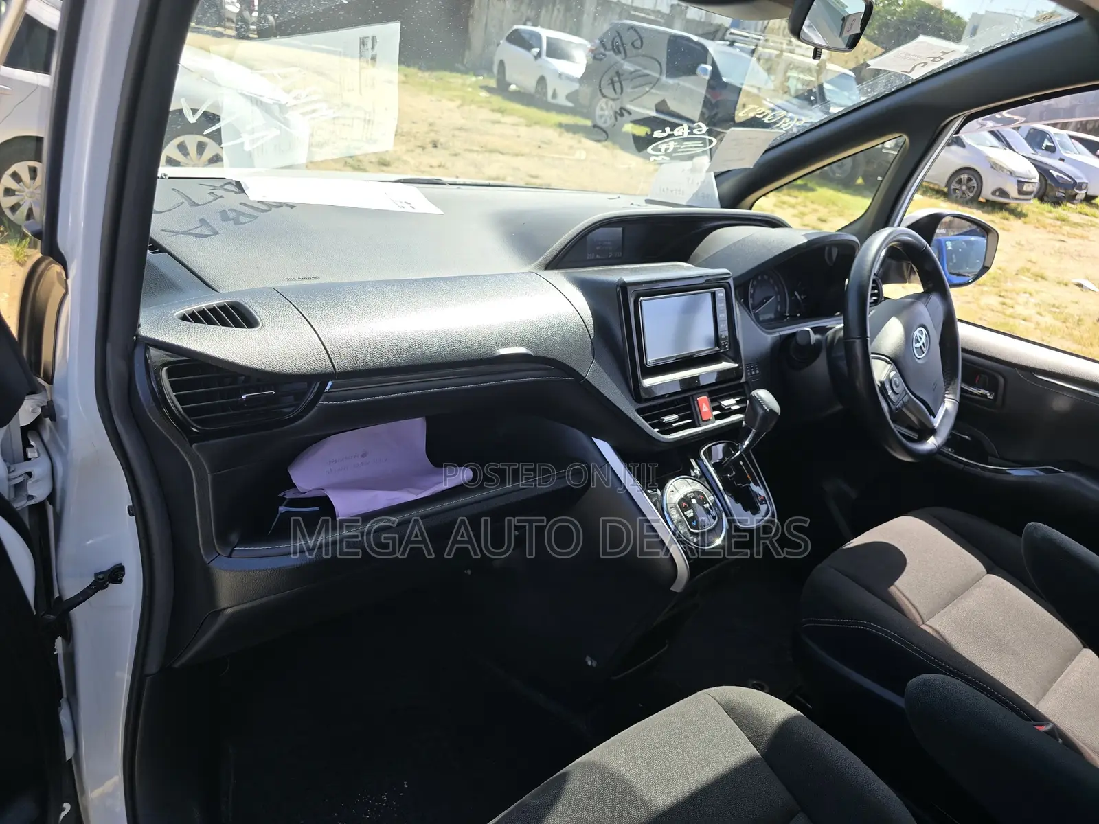 Toyota Esquire 2018 White