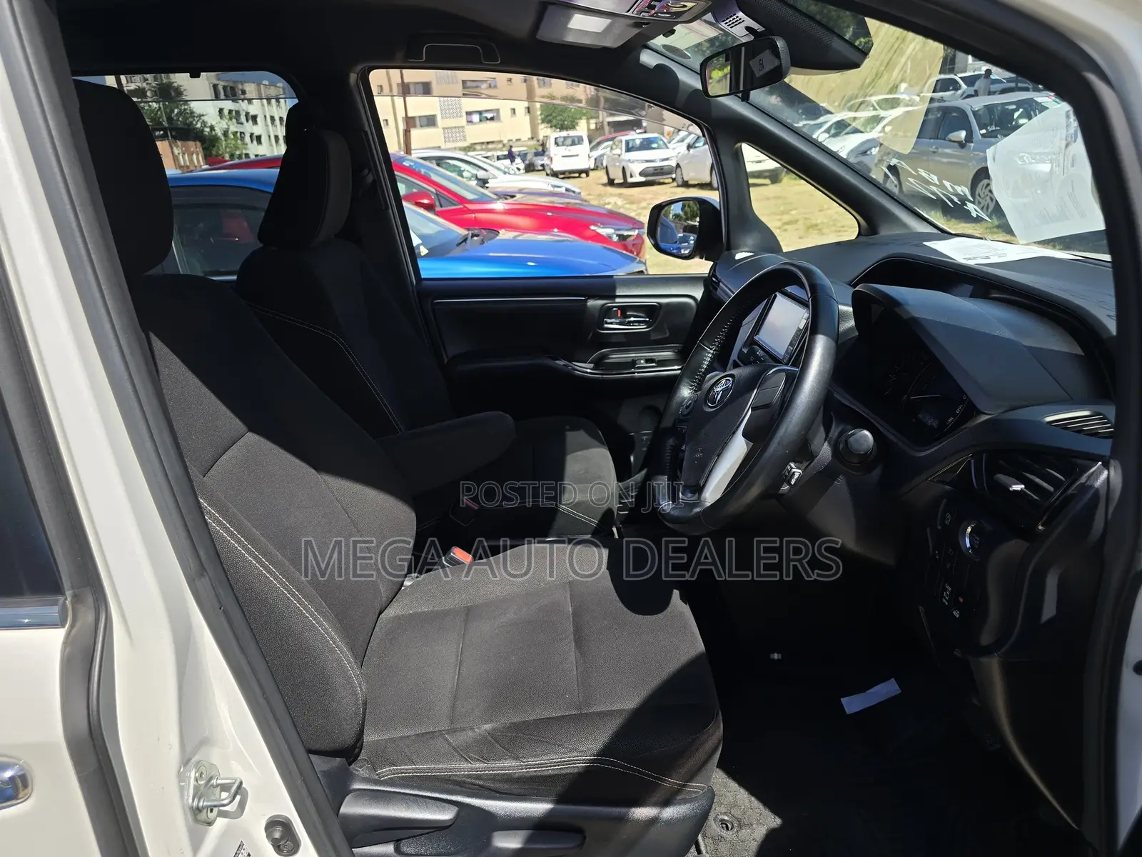 Toyota Esquire 2018 White