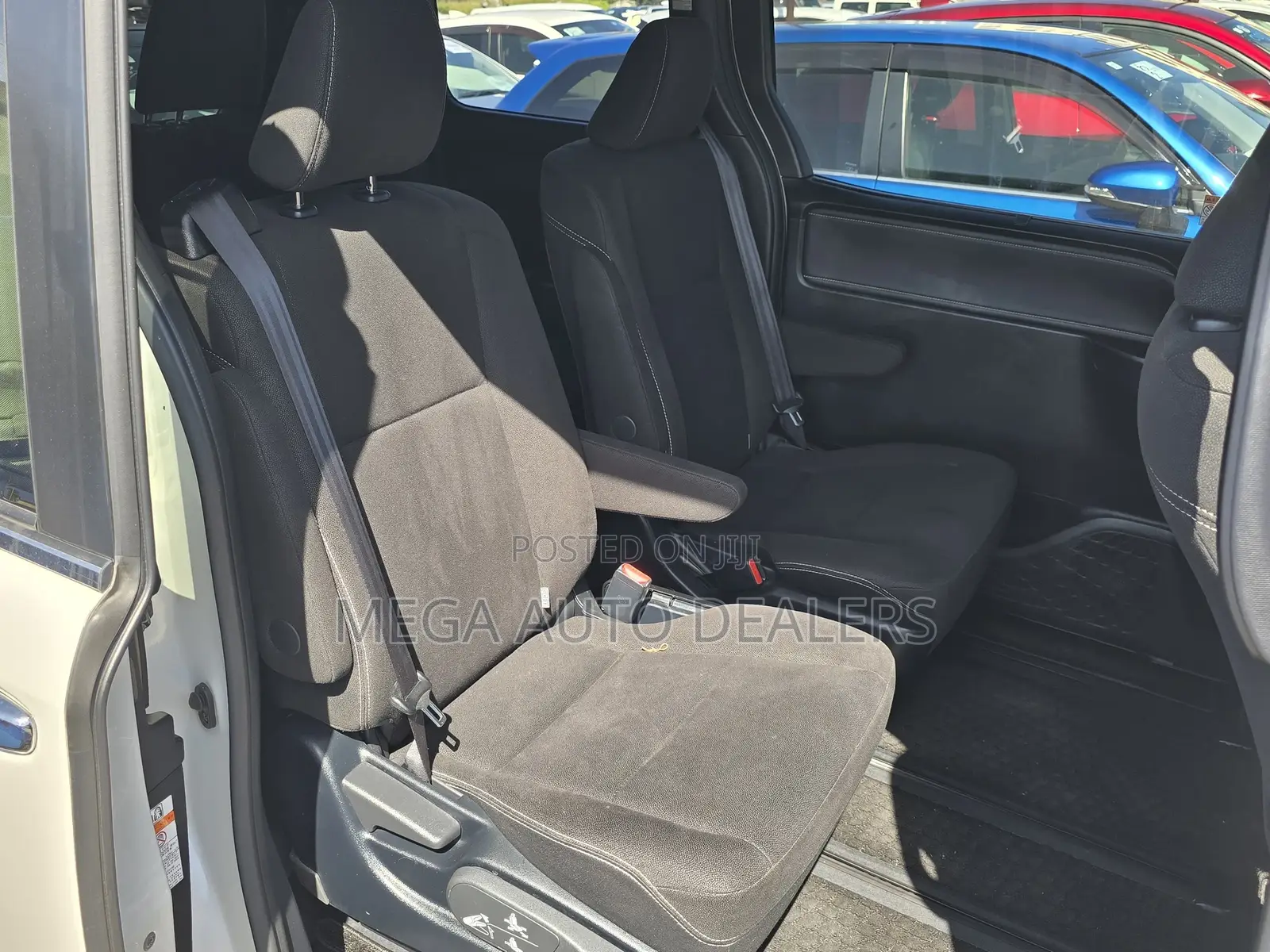 Toyota Esquire 2018 White