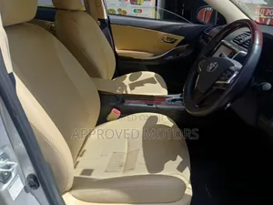 Toyota Premio 2018 Silver