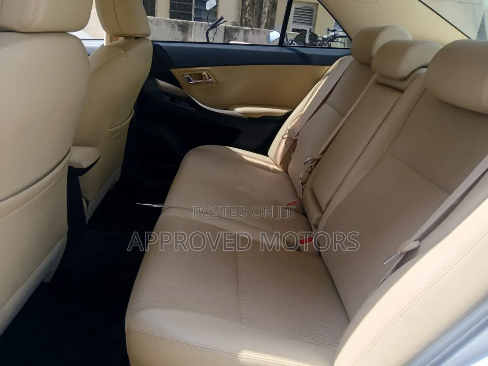 Toyota Premio 2018 Silver