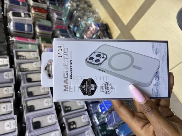 Peel Clear Case for iPhone 14 Compatible With Magsafe - main view