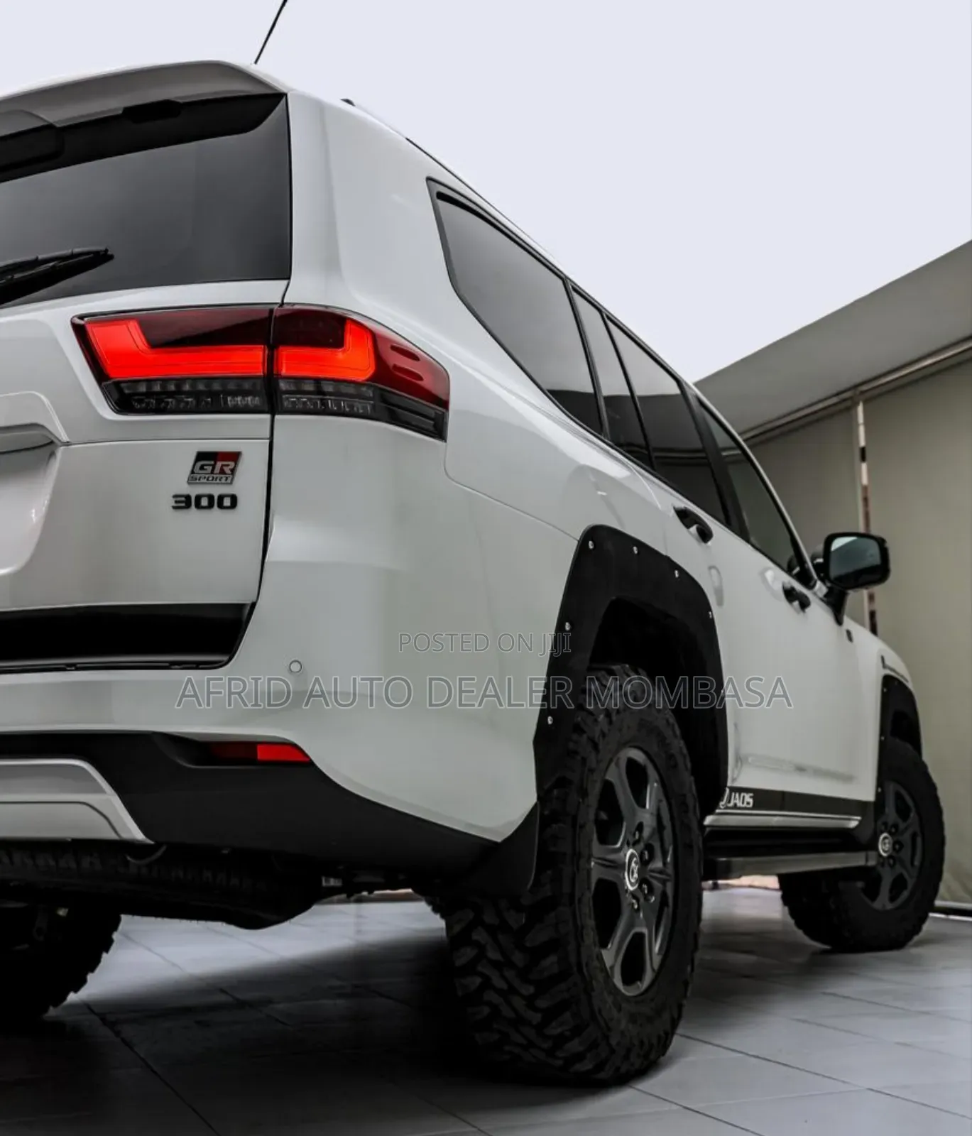 Toyota Land Cruiser LC300 2023 White