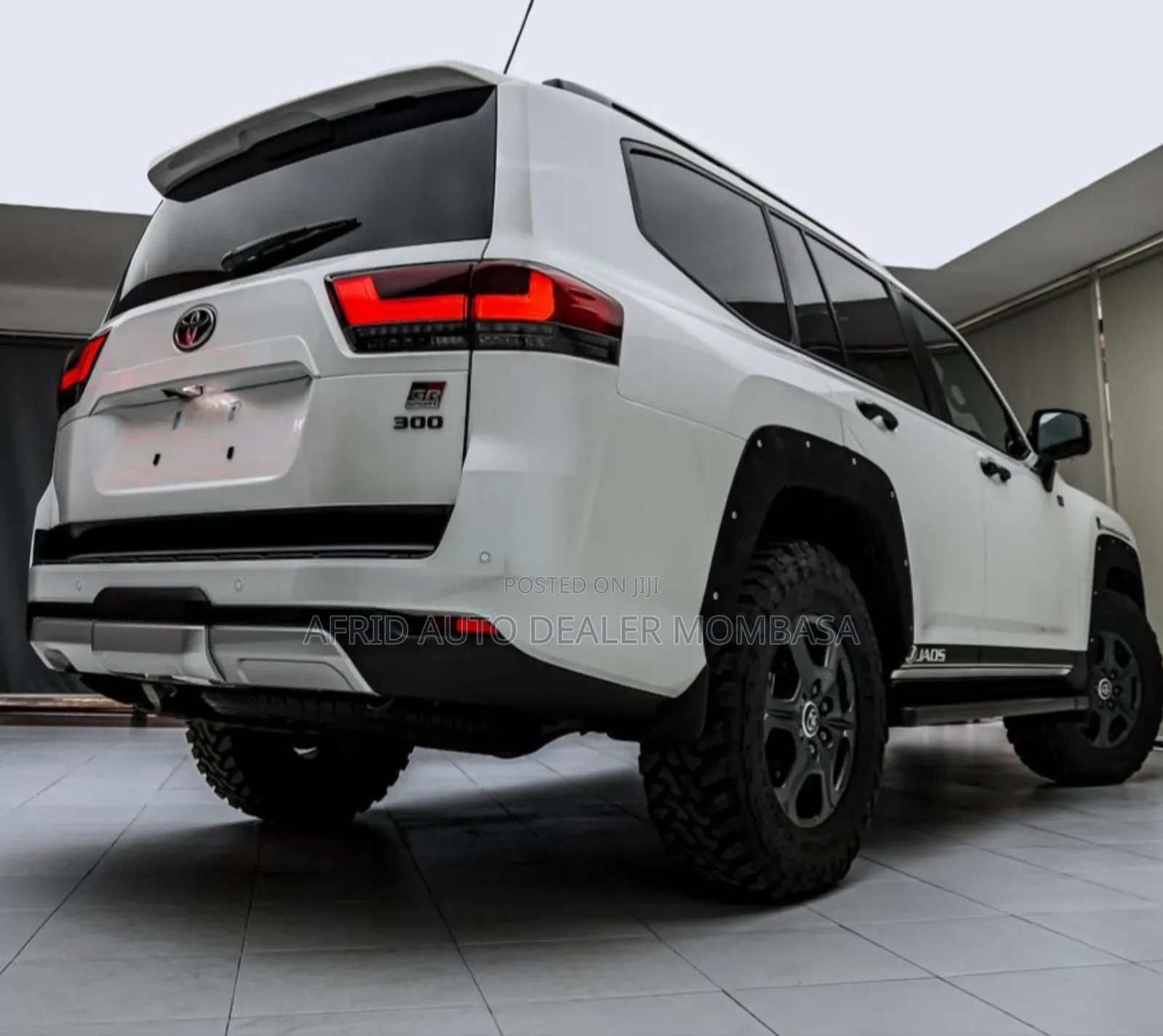 Toyota Land Cruiser LC300 2023 White