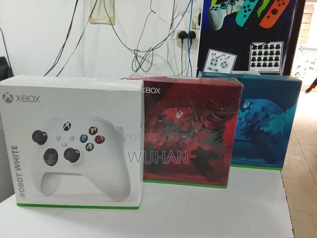 Xbox One Wireless Controller - main view