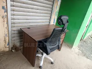 Extensive Office Desk/Headrest Chair
