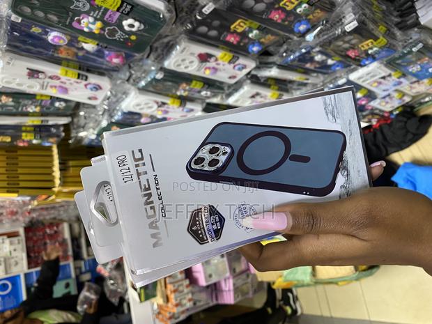 Mgnaooi Magnetic Case for iPhone 12 Pro /12 Translucent Matte - thumbnail 2