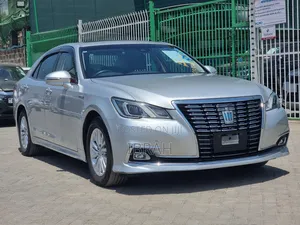 Toyota Crown 2018 Silver