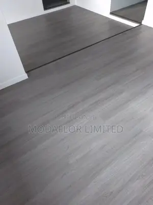 Elegant Wooden Finish Laminate Flooring