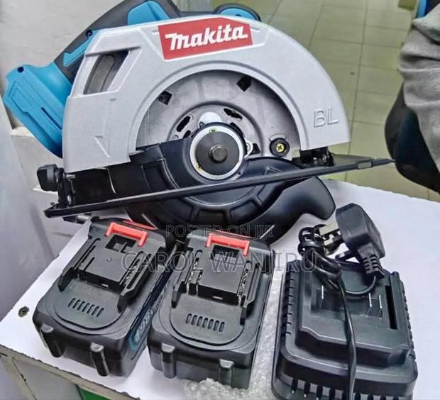 Makita Cordless Circular Saw / Rechargeable Makita Circular Saw - main view