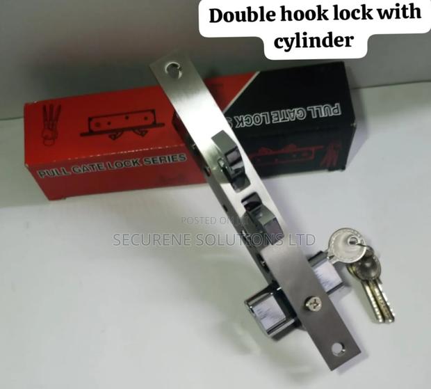 Double Hook Lock With a Cylinder - main view