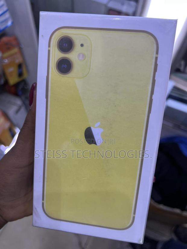 New Apple iPhone 11 128 GB Yellow - main view
