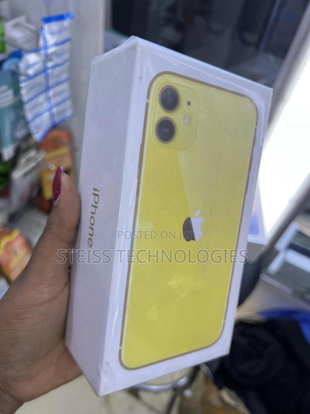 New Apple iPhone 11 128 GB Yellow - thumbnail 3