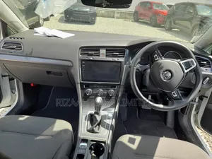 Volkswagen Golf 2018 White