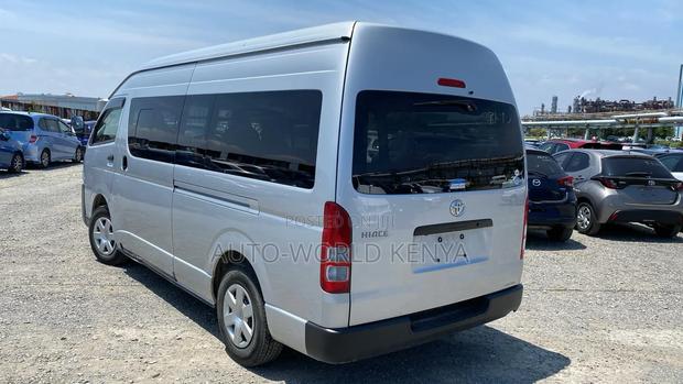 Toyota HiAce 2019 Silver - thumbnail 3