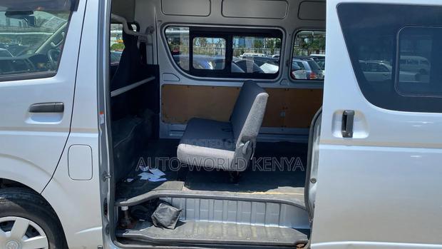 Toyota HiAce 2019 Silver - thumbnail 5