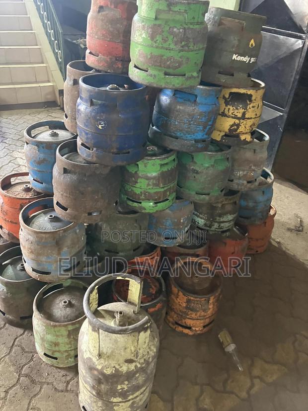 Old Gas Cylinders - thumbnail 3