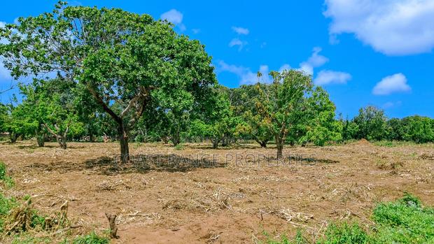 Freehold Title Deeds - thumbnail 3