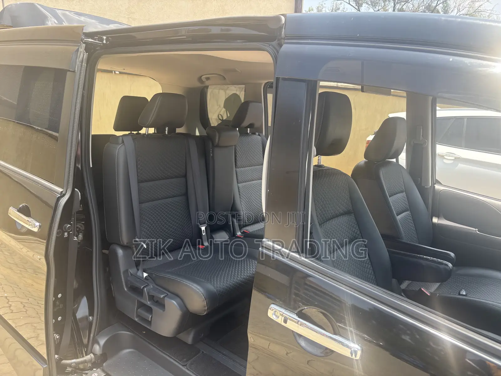 Nissan Serena 2018 Black
