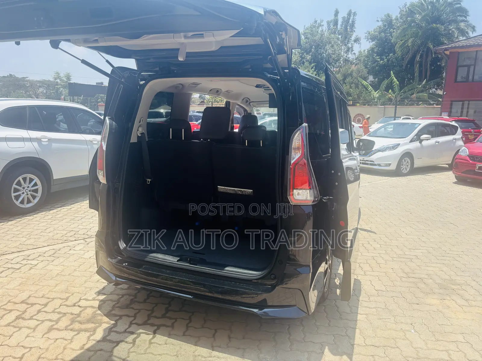 Nissan Serena 2018 Black