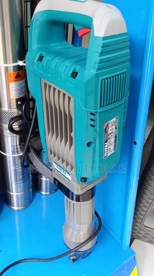 Total Industrial Demolition Breaker 1700w 14kg 50j