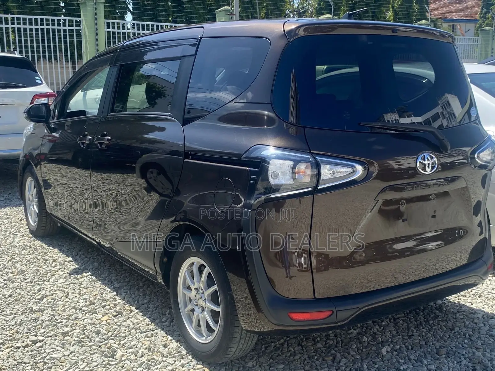 Toyota Sienta 2019 Brown