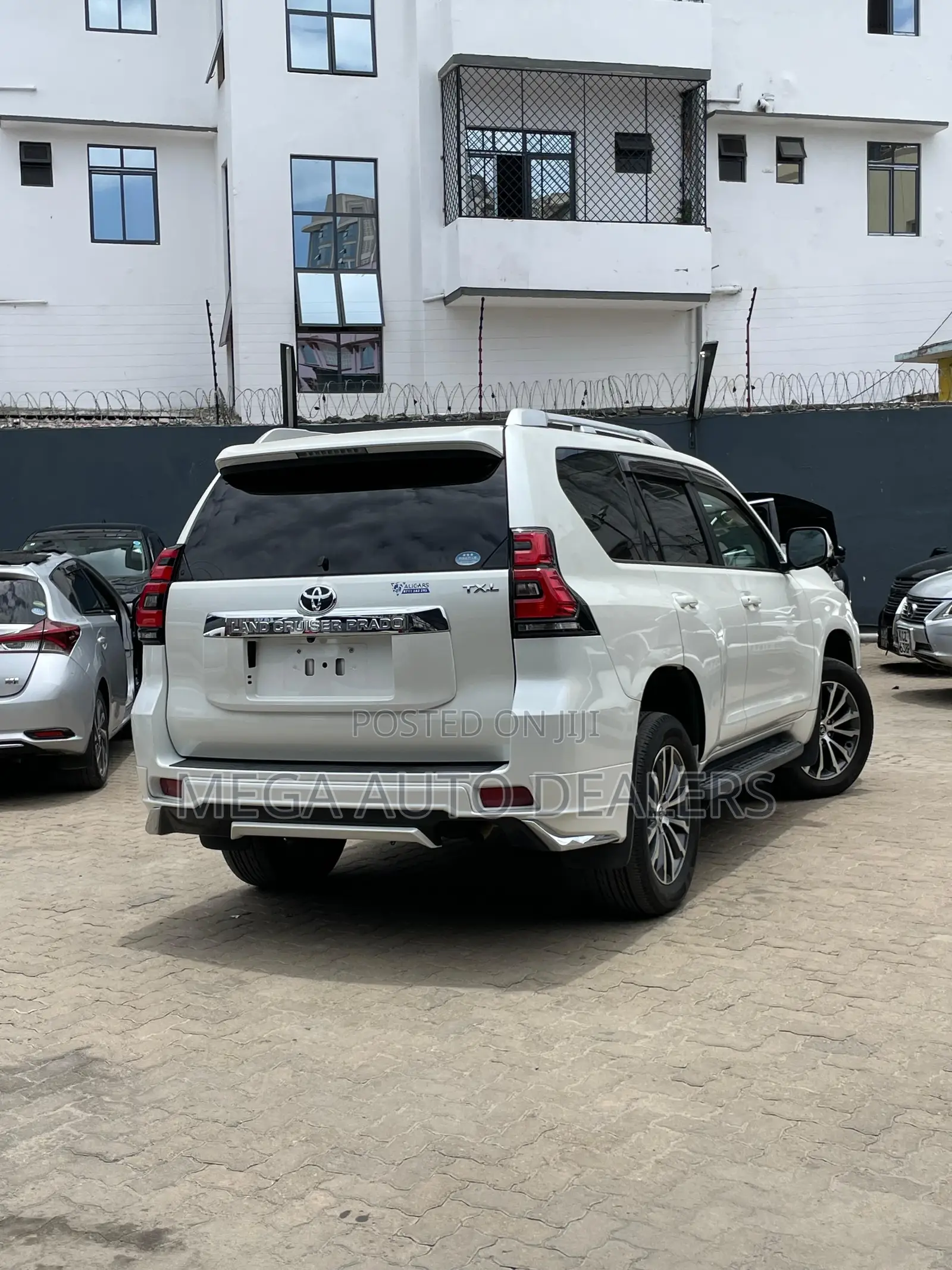 Toyota Land Cruiser Prado 2018 White