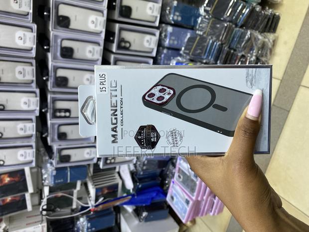 Suggles iPhone 15 Plus Compatible With Magsafe Transluscent - main view