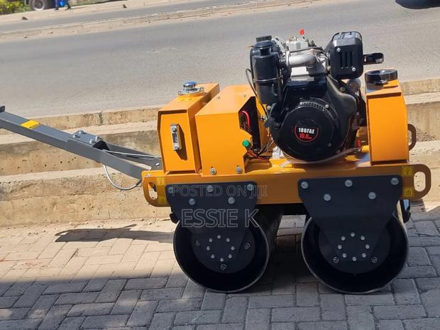 Vibrating Road Roller - thumbnail 3