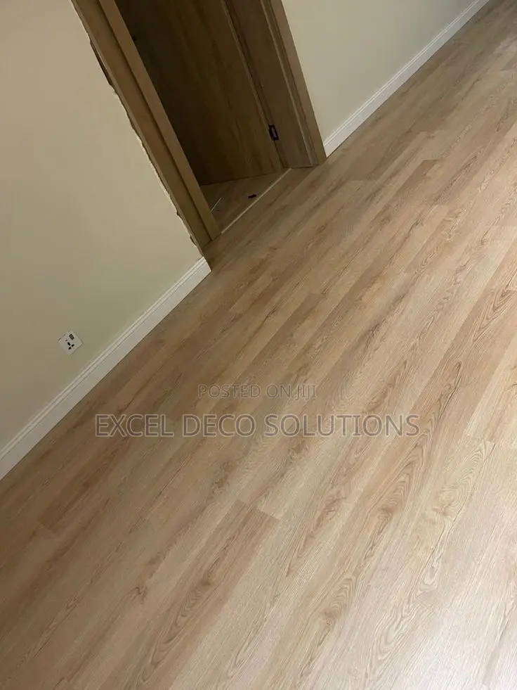 Classic Wood Finish Laminate Flooring