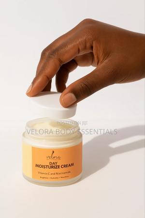 Deep Hydration Brightening Moisturizer for Dry, Dull Uneven Skin - thumbnail 2